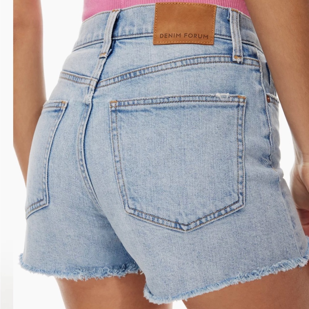 SOLD Aritzia denim forum romy slim short NWOT
